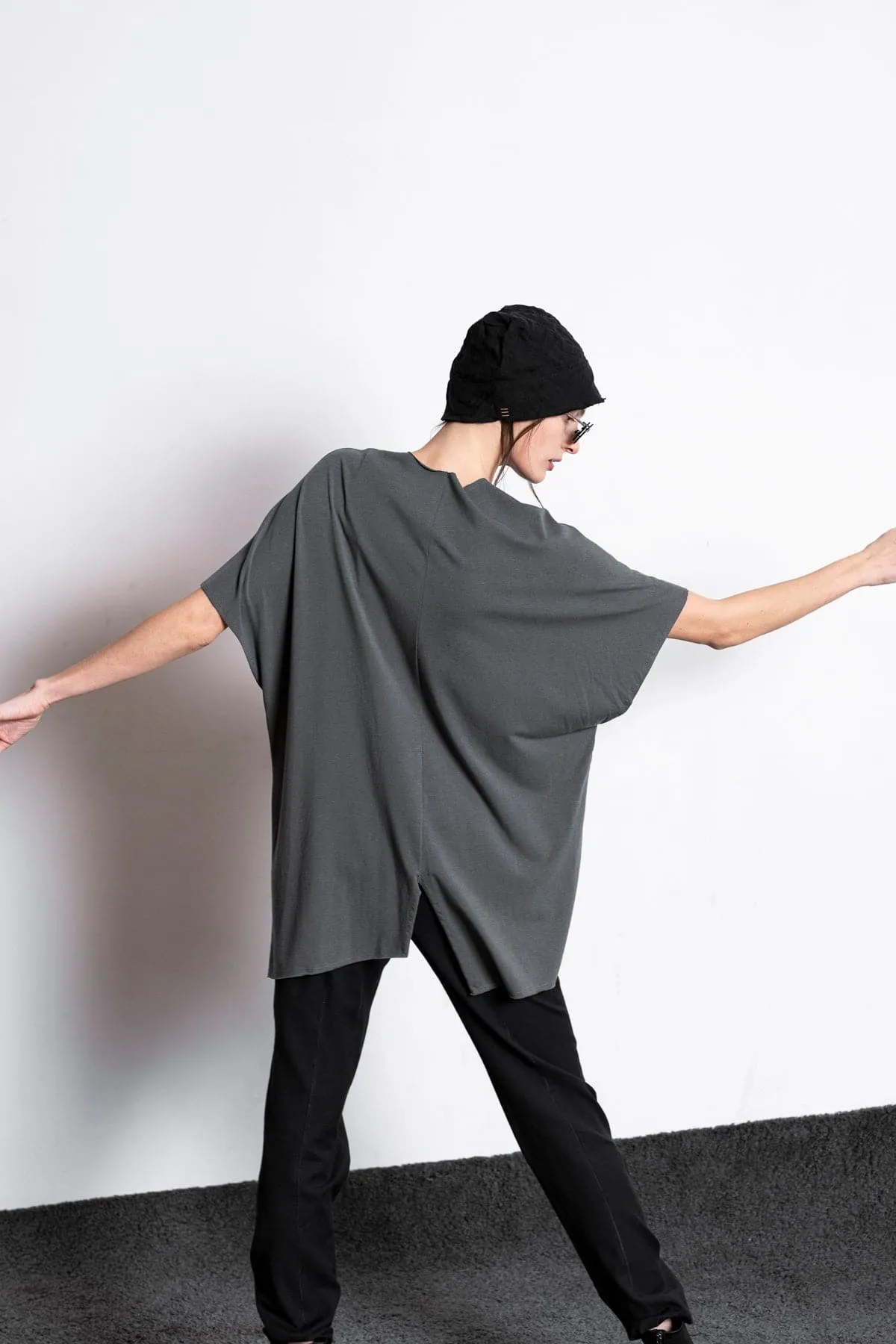 eigensinnig wien | Murdoch | Oversized Tee für Damen aus Baumwolle und Bambus in Grau