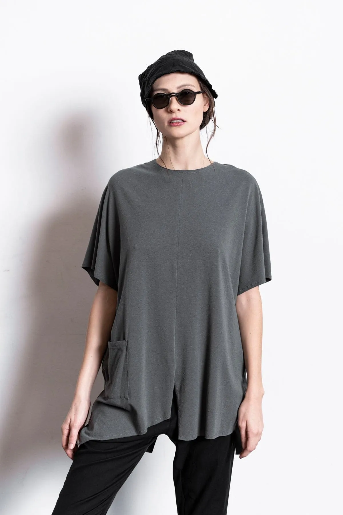 eigensinnig wien | Murdoch | Oversized Tee für Damen aus Baumwolle und Bambus in Grau