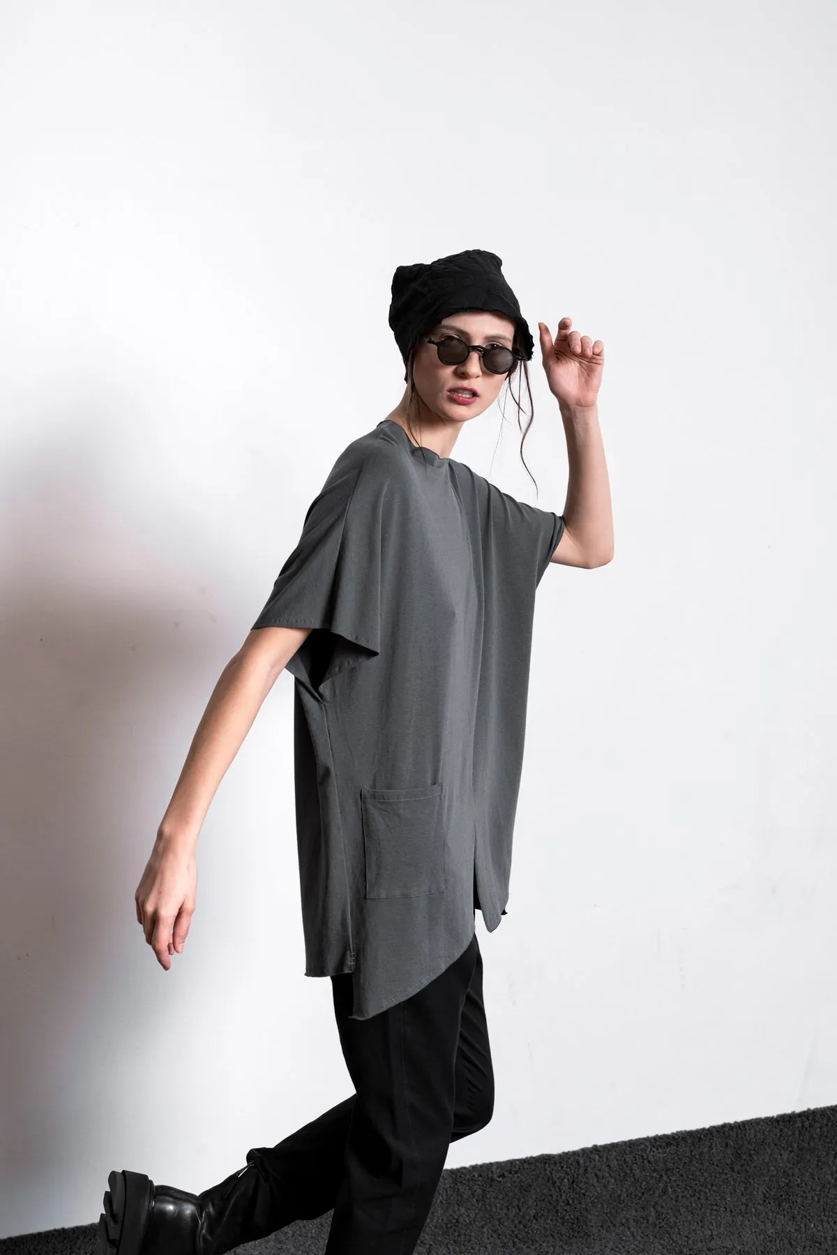 eigensinnig wien | Murdoch | Oversized Tee für Damen aus Baumwolle und Bambus in Grau