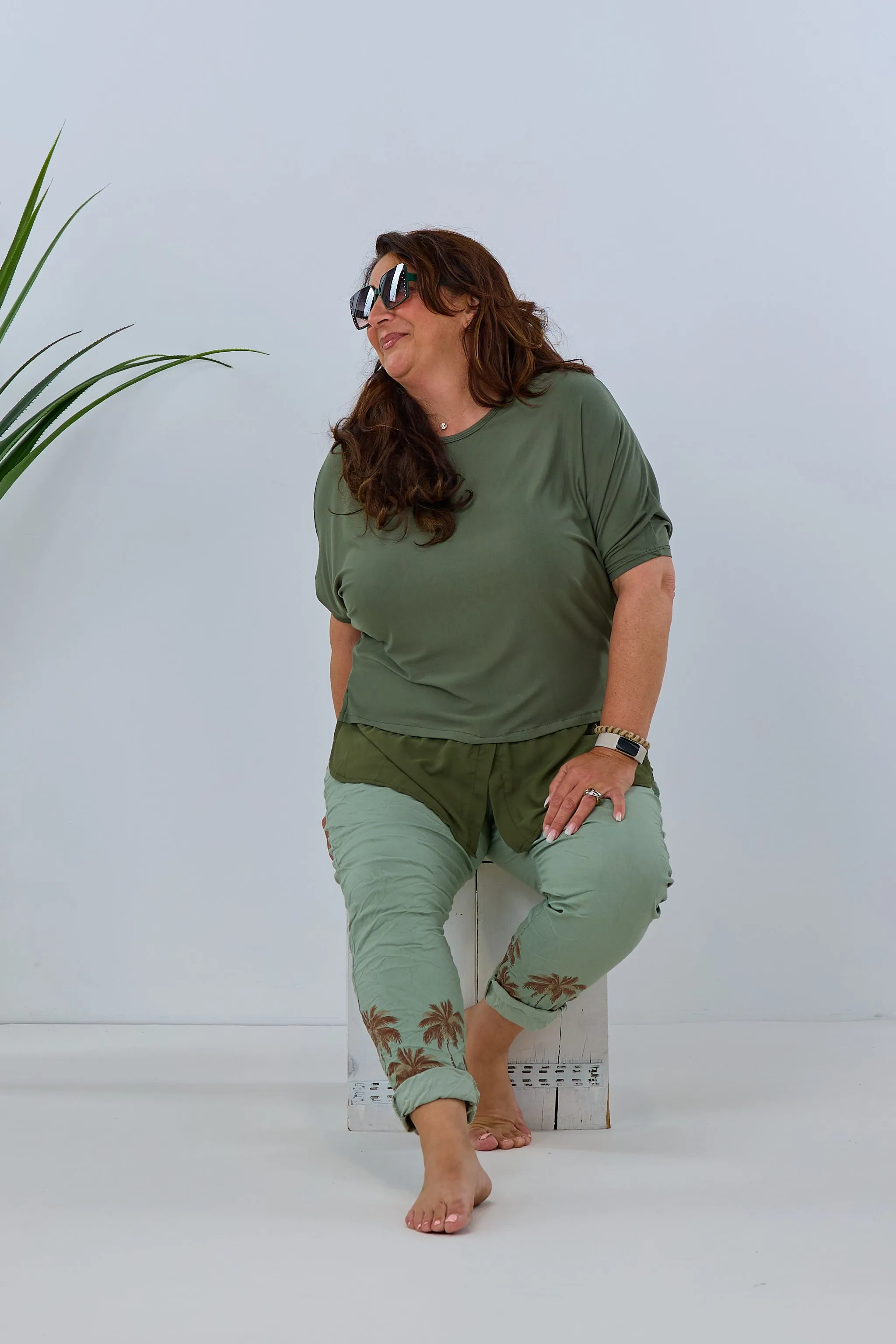 oversized Shirt mit Bluseneinsatz und Kette, khaki