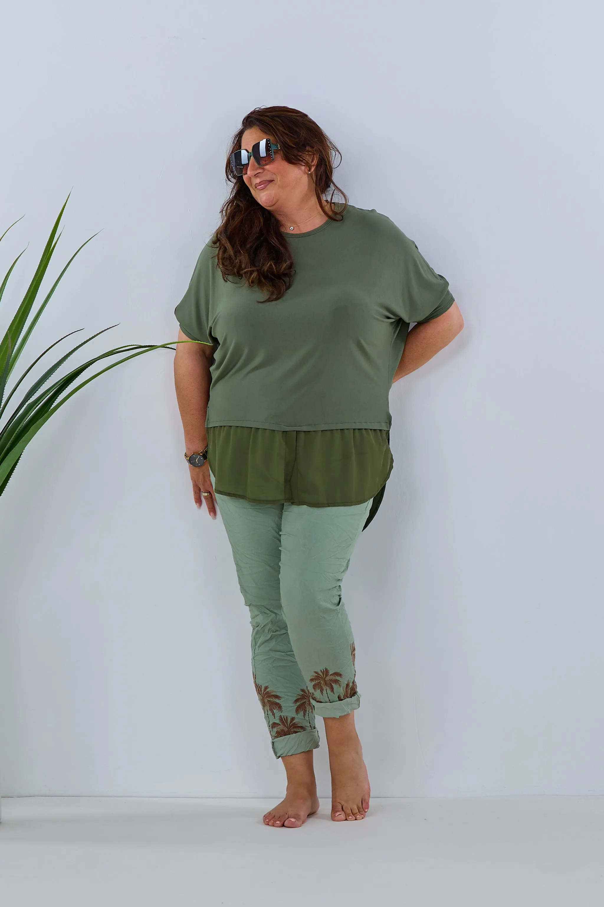 oversized Shirt mit Bluseneinsatz und Kette, khaki