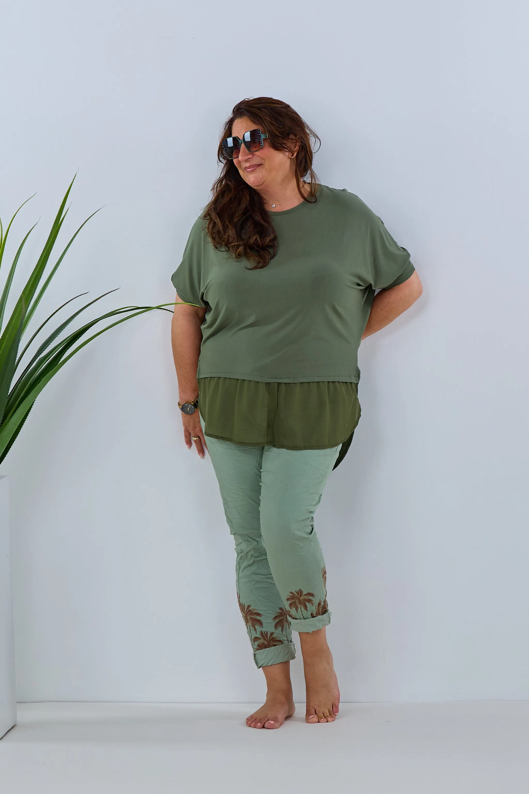 oversized Shirt mit Bluseneinsatz und Kette, khaki